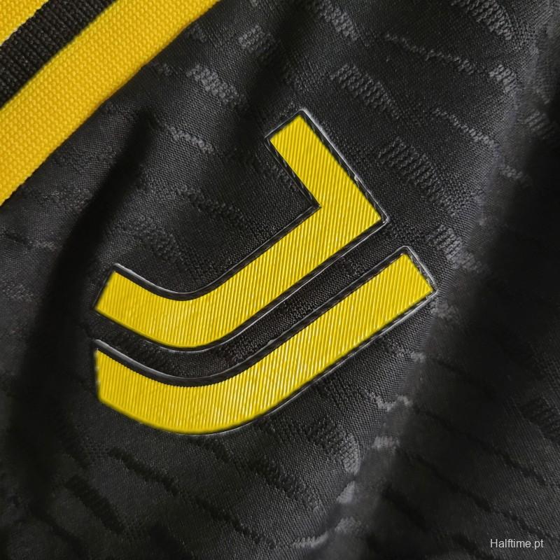 Player Version 23-24 Juventus Home Shorts